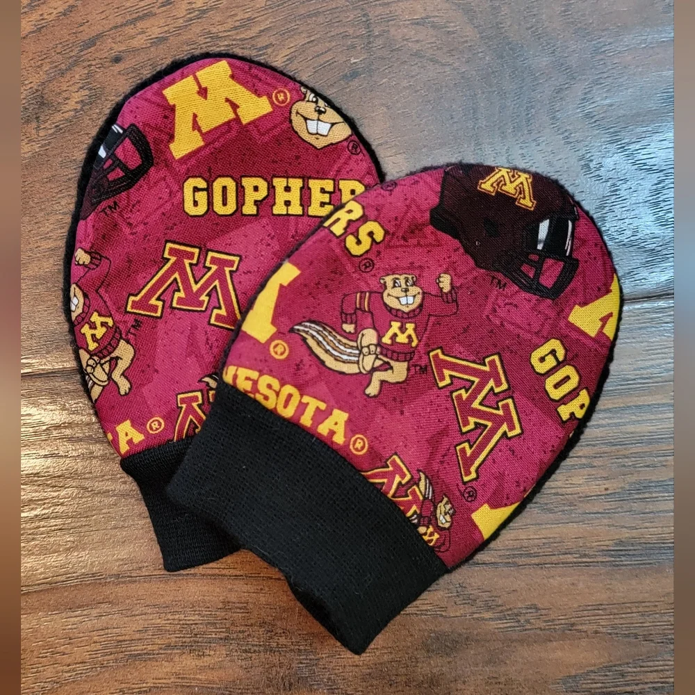 Minnesota Golden Gophers U of M Fleece Fabric Baby Mittens